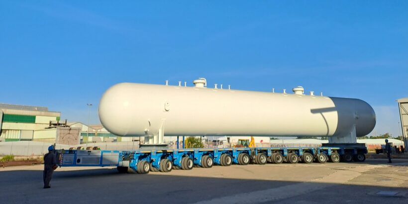 Movimentazione di un serbatoio da 72 ton con SPMT